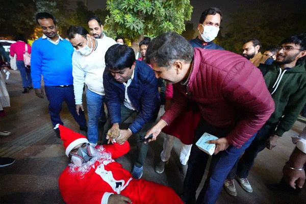 aap-leaders-insulting-santa-claus