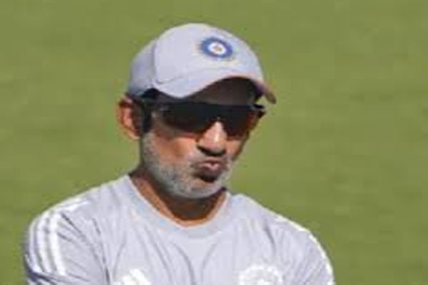 Fans chanted slogans in gambhir