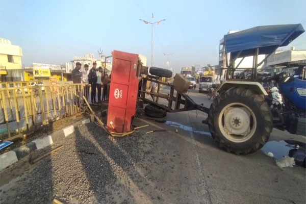 tractor accident, drunk driver, fatal accident, child death, road accident, Lakhandur,