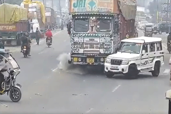 truck-overturned-onto-sdo-car