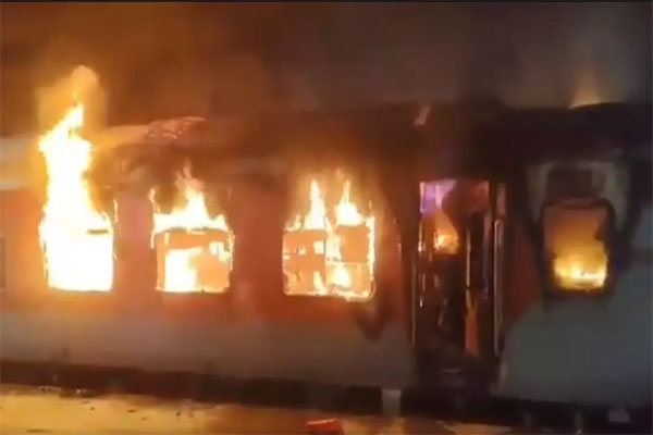 tatanagar ernakulam express fire