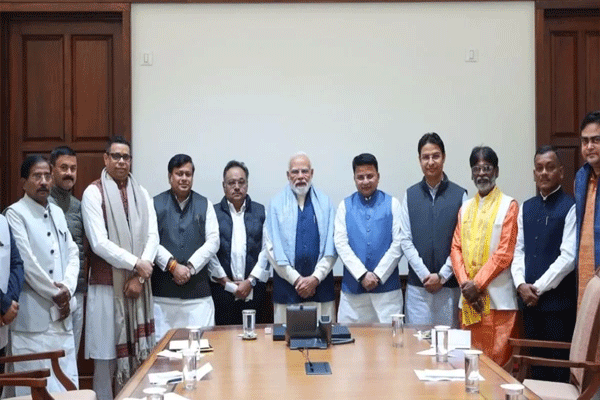 pm-modi-meets-bjp-bengal-mps