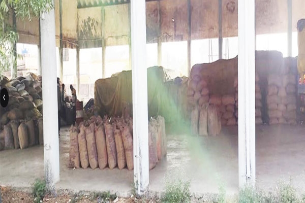 Agricultural market committee issues, farmer produce storage, trader hoarding, Ralegaon market news,