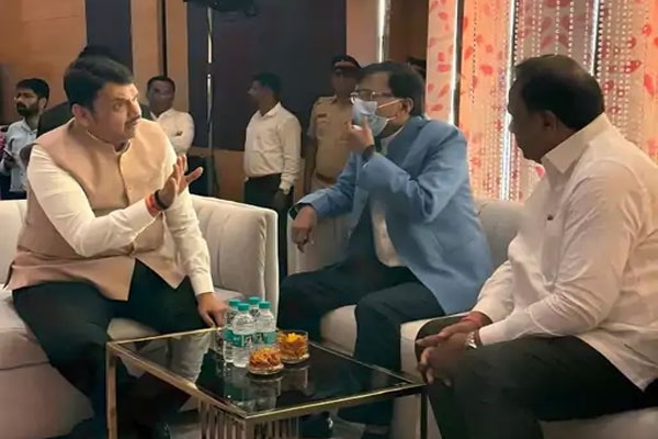 sanjay raut and fadnavis