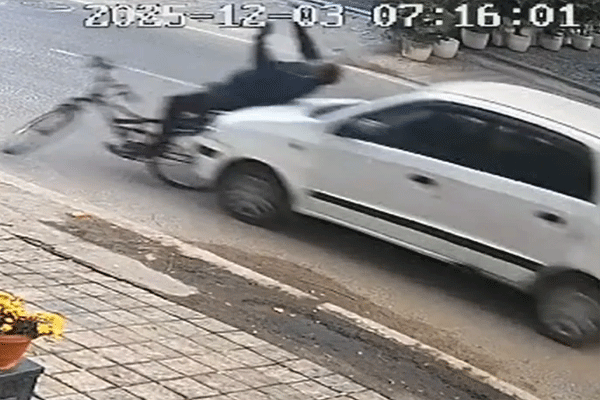 car-hits-a-person-on-a-bicycle