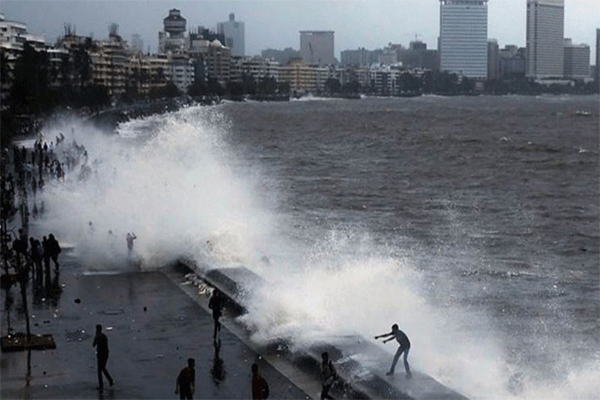 mumbai-sea-waves-warning