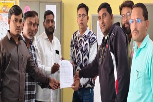 computer operators strike, gram panchayat digital services, rural digital services disruption, delayed salaries, Maharashtra, Manora, COVID insurance, incentive allowance, contract expiration, online certificates, Ayushman Bharat, Swachh Bharat Mission, housing scheme, low remuneration, wage hike demand, government recognition, minimum wage implementation, Panchayat computer operator protest, state-level demonstration, digital service employees grievances