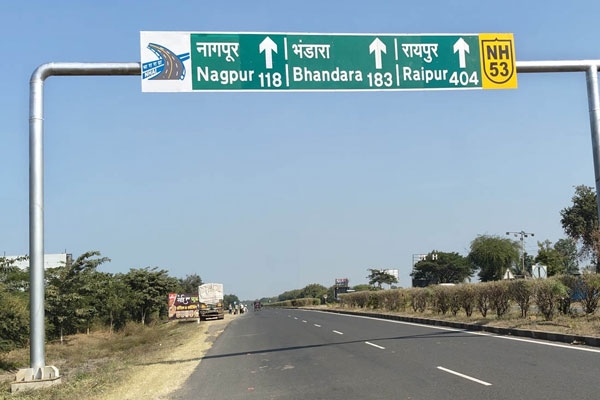Mojhari Bypass, road sign installation, Amaravati-Nagpur highway, directional signboard, Gurukunj Ashram, Tukdoji Maharaj, traffic safety, accident risk, missing road barriers, highway facilities, pilgrim safety, traffic management, highway navigation, road safety concern, traffic hazard, road signage, Amaravati news, Maharashtra highway update, public safety, traffic infrastructure, road improvement, youth congress appeal, Mojhari Bypass safety, religious tourism route, accident prevention