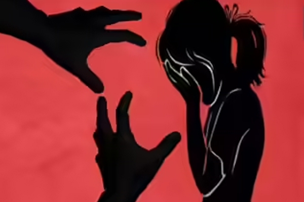 अल्पवयीन मुलीवर अत्याचार 