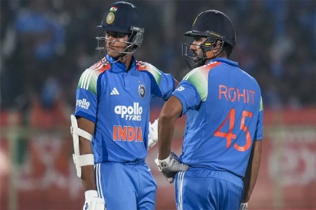 यशस्वीच्या शतकाजवळ रोहितची खरी प्रतिक्रिया; काय झाले मैदानात?VIDEO