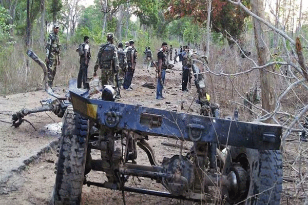 naxalites-killed-road-construction-contractor