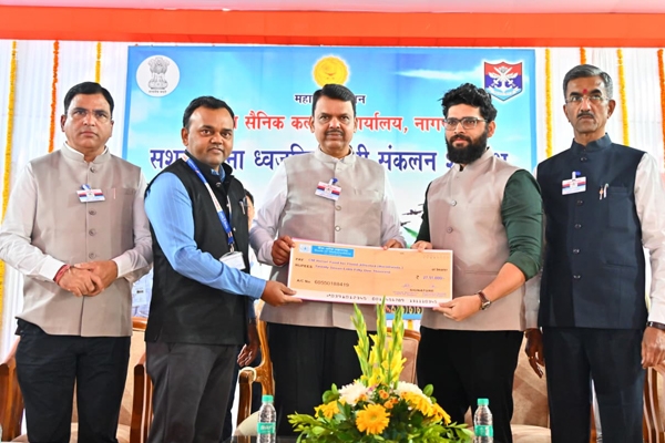 देवेंद्र फडणवीस 