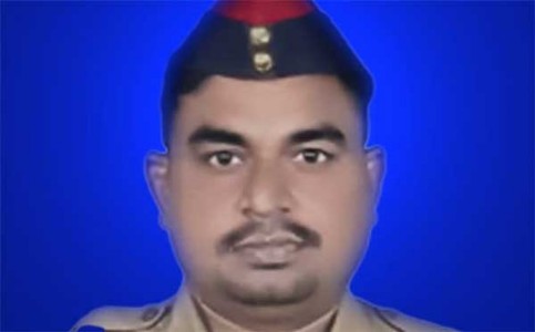 हुतात्मा महेश नागुलवार यांच्या कुटुंबीयांना दोन कोटींची मदत