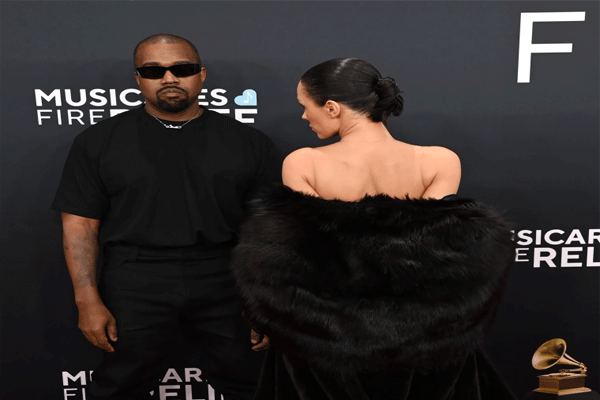 Kanye West wife arrives in Grammy