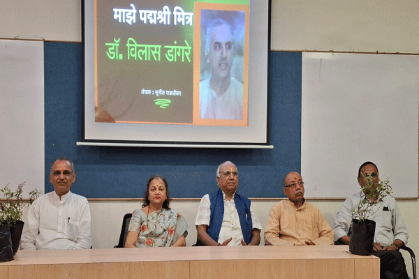 ‘असू अम्ही सुखाने पत्थर पायातील’ चे लोकार्पण