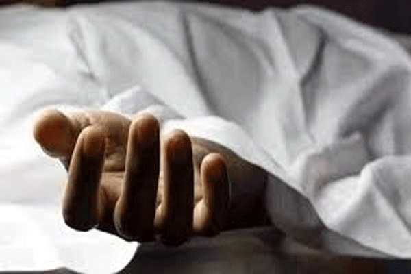 छेड काढताना आढळल्याने डोक्यावर प्रहार करून खून