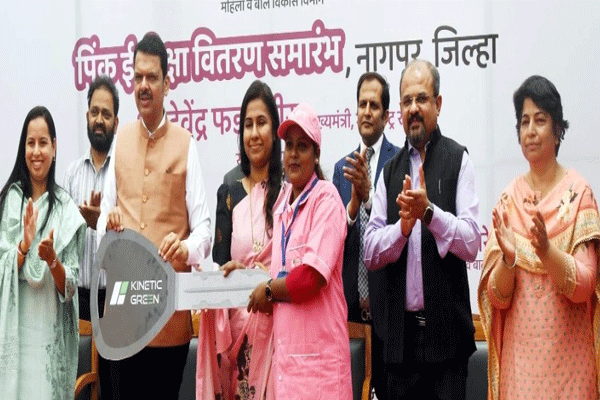 Pink e rickshaw