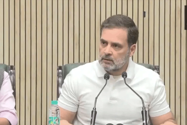राहुल गांधीं म्हणाले...'आम्ही मोदी सरकारला पाठिंबा देतो'