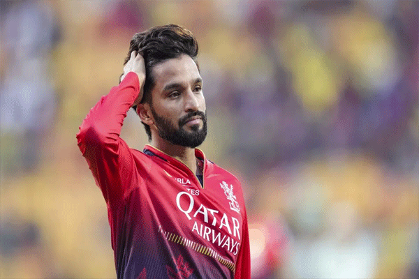 मोठा खुलासा...हंगामाच्या मध्यात बदलणार RCB चा कर्णधार?