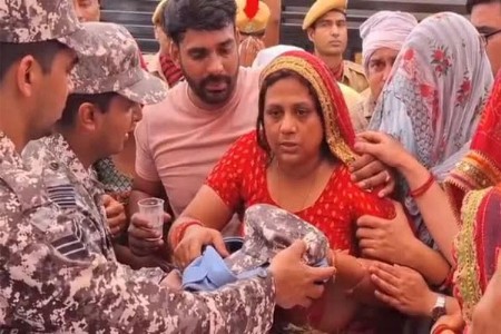 ‘I Love You, उठ जा यार’...शहीद जवानाच्या पत्नीने दिला हृदयद्रावक निरोप, VIDEO