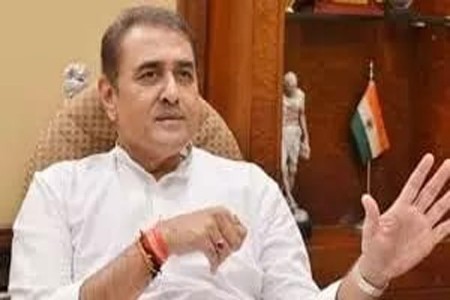 आमची लढाई दहशतवादाच्या विरोधात