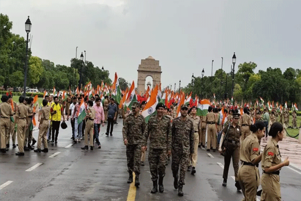 VIDEO: ऑपरेशन सिंदूरच्या यशानंतर दिल्लीत तिरंगा यात्रा!