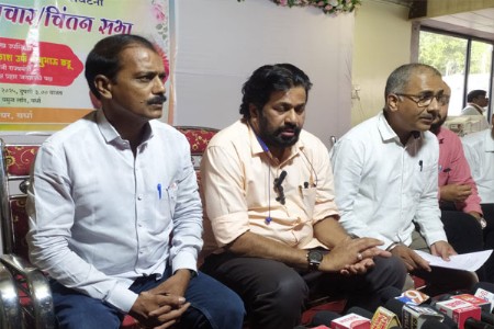गावखेड्यातील शाळा बंद करण्याचा सरकारचा घाट