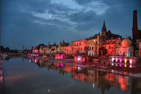 अयोध्येच्या धर्तीवर मथुरा विकसित केली जाणार