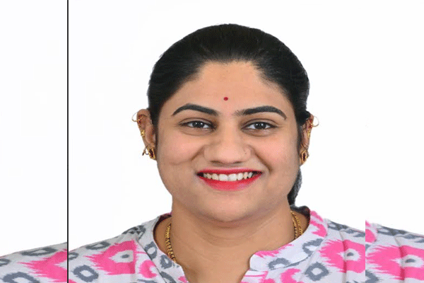 Mrinmayi Kanetkar received her Ph.D.