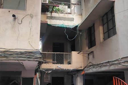 सामान वाचविण्याच्या नादात गमावला स्वतःचा जीव