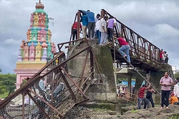Bridge accident in Pune