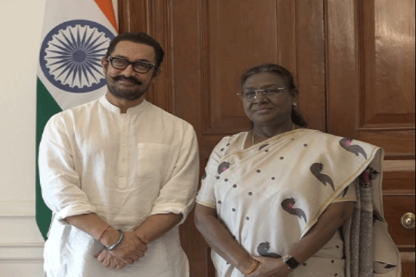आमिर खान पोहोचला राष्ट्रपति भवनात 