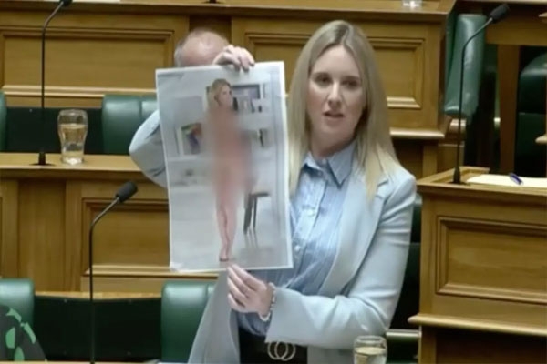 Female MP with nude photo 