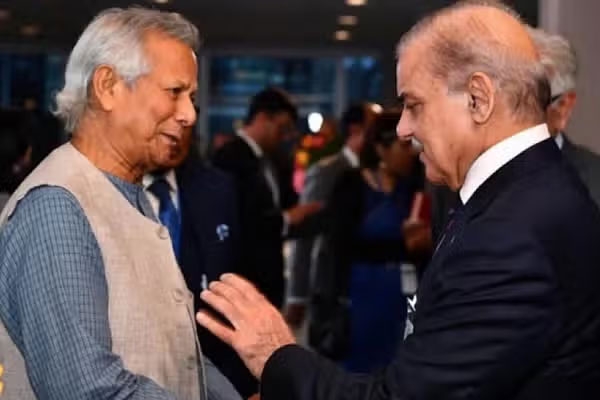 Pakistani enter Bangladesh Pakistani enter Bangladesh
