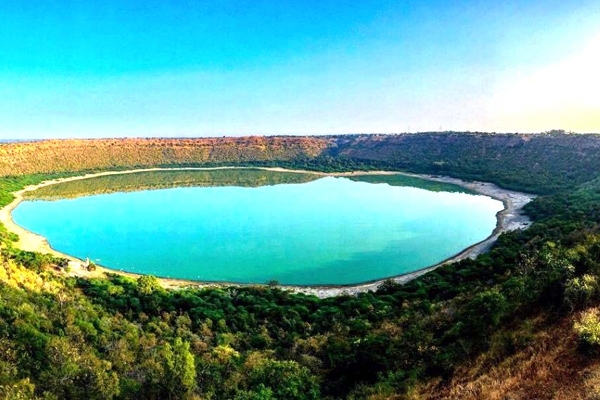 लोणार लेक 