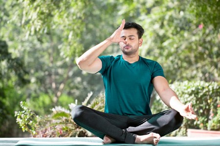 प्राणायाम कसे करावे आणि त्यांचे फायदे काय हे जाणून घ्या
