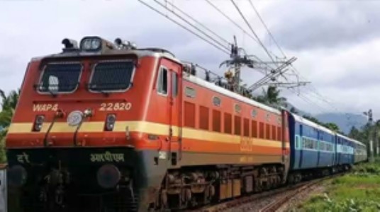 आता रेल्वे इंजिनची निर्यात