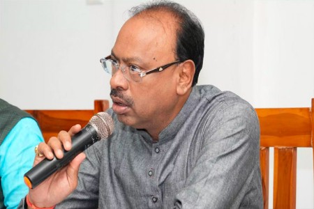 अवैध रेती दोन कर्मचार्‍यांवर शेकणार