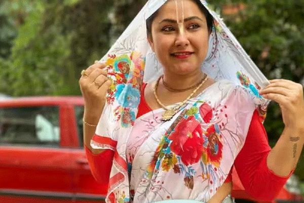 'ग्लॅमरच्या दुनियेतून भक्तीमार्गाकडे'