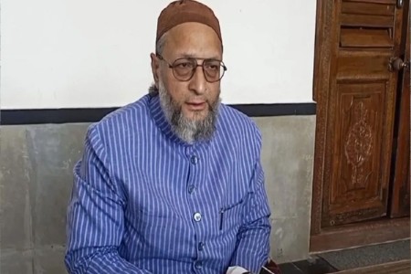 'आधार कार्ड सापडले नाही तर पँट काढायला सांगितली...' Video
