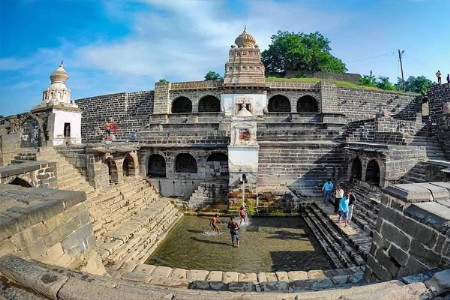 लोणार धारातीर्थ भाविकांच्या अंघोळीसाठी आणि कावड जलस्त्रोतासाठी खुलं करावे