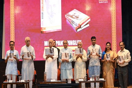 मोरोपंत, ‘संघ जीवनगाथा’ पूर्णपणे जगणारे