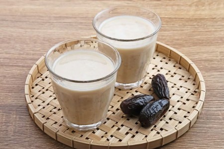 चमत्कारिक फायदे देणारे दूध आणि खजूर
