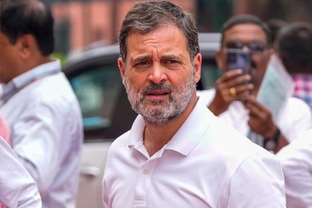 राहुल गांधींना झालंय तरी काय?