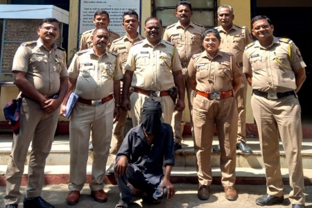 चारित्र्याच्या संशयातून पत्नीची कुऱ्हाडीने हत्या
