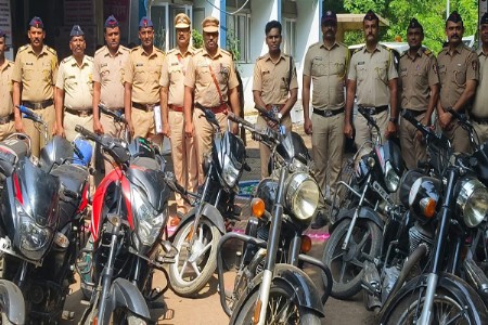 दुचाकी चोरट्यांच्या पोलिसांनी आवळ्या मुसक्या