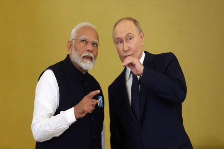 ट्रम्पसोबत तणाव वाढला, पुतिनशी मोदींची मोठी चर्चा!