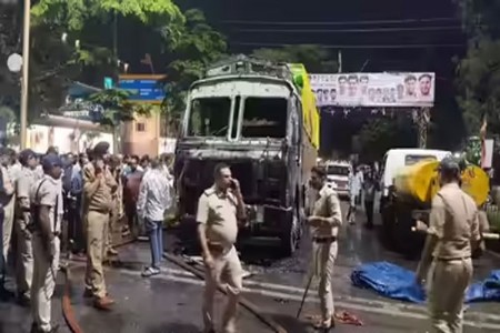 इंदूरच्या रस्त्यावर ट्रक धावला मृत्यूसारखा; २ जणांचा मृत्यू…भयानक VIDEO पाहा