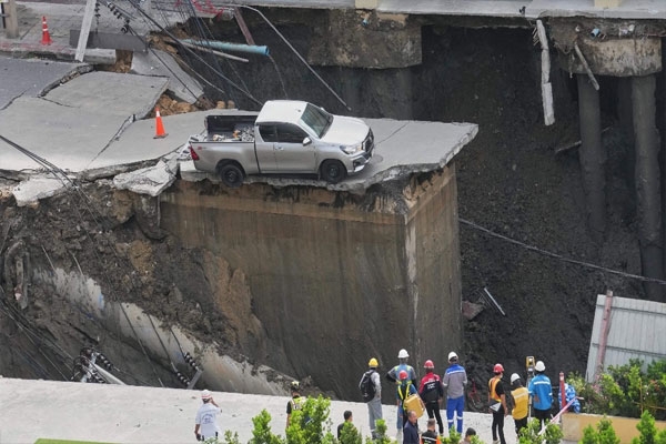 Bangkok road-collapse