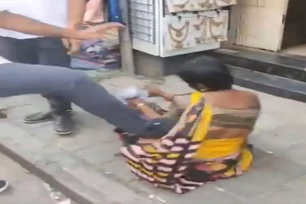 woman-beaten-up-in-bangalore